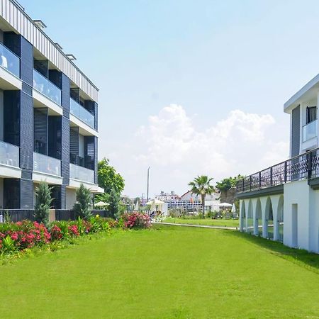 Side Square Hotel Bagian luar foto