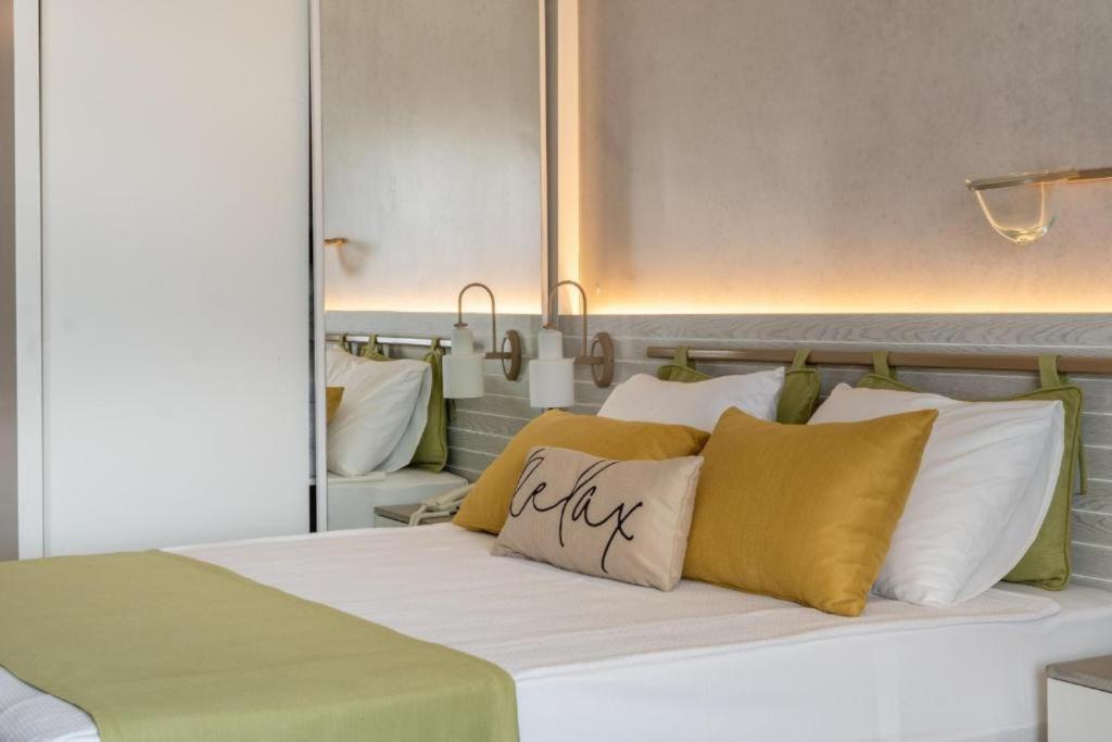 Side Square Hotel Bagian luar foto