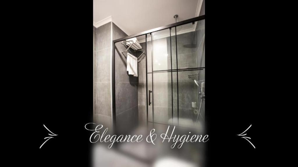 Side Square Hotel Bagian luar foto