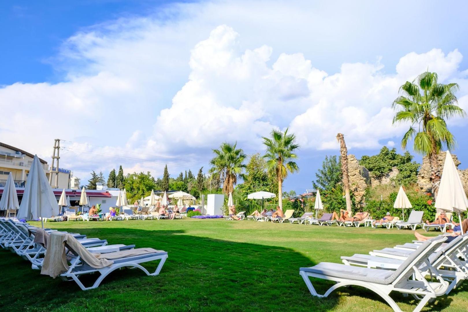 Side Square Hotel Bagian luar foto