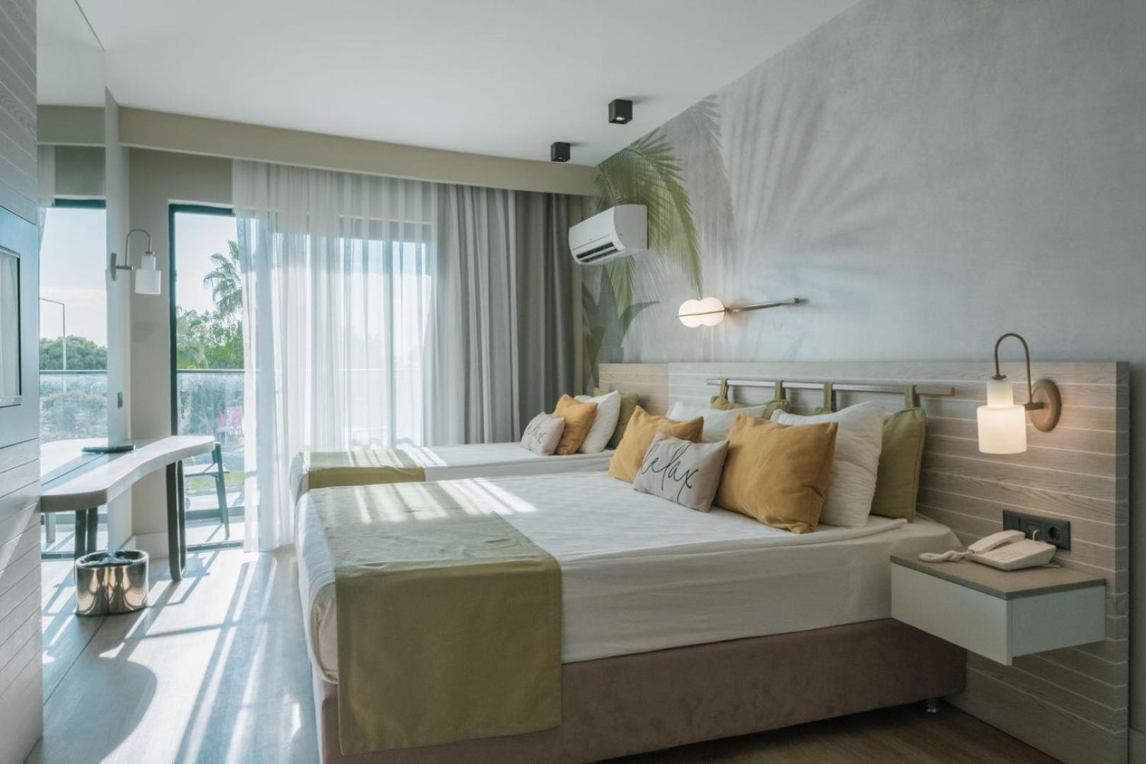 Side Square Hotel Bagian luar foto