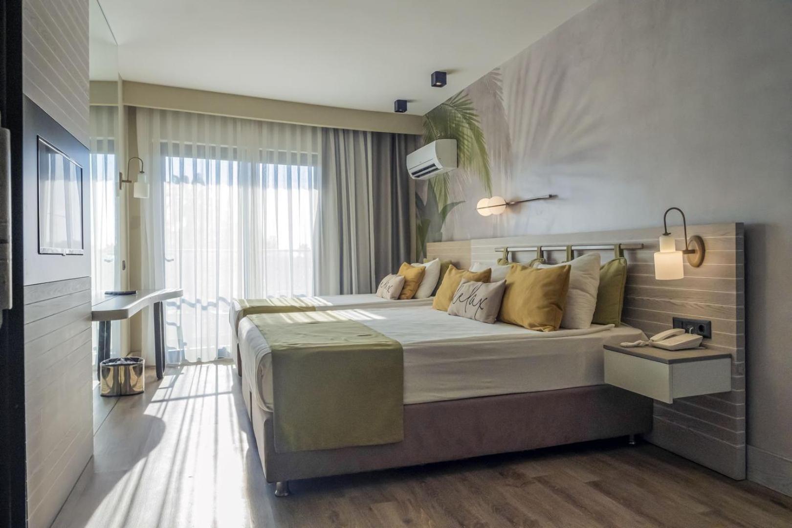 Side Square Hotel Bagian luar foto