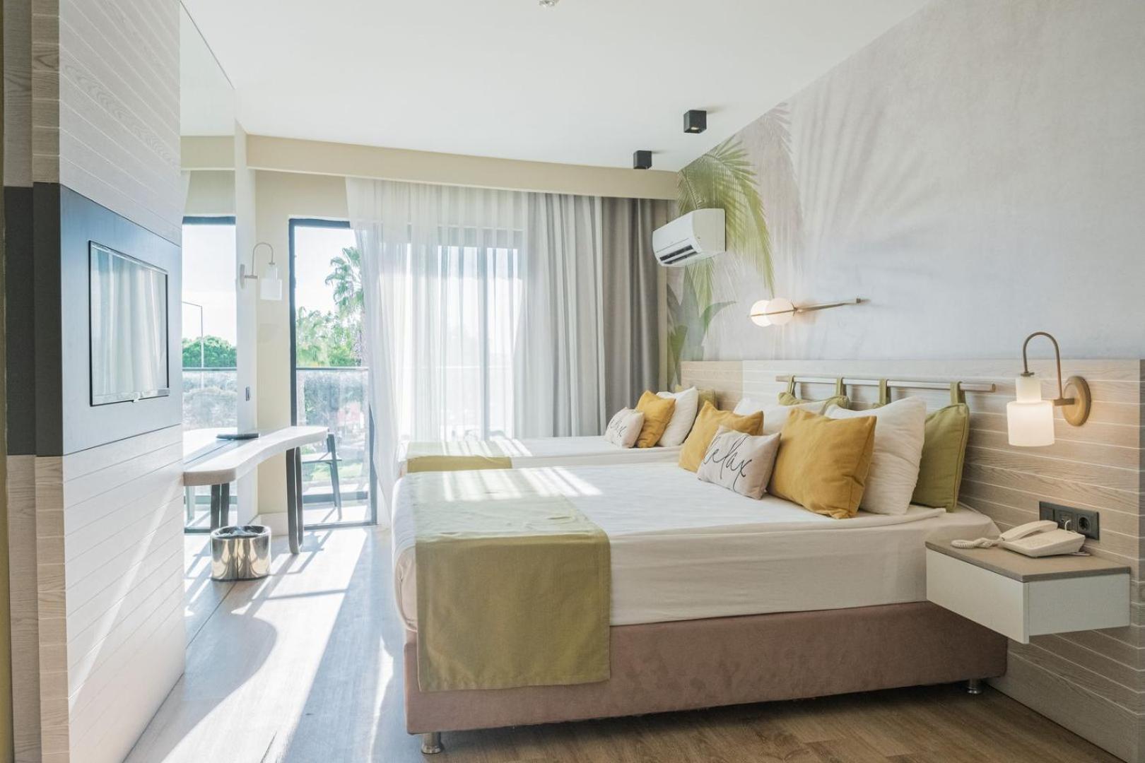 Side Square Hotel Bagian luar foto